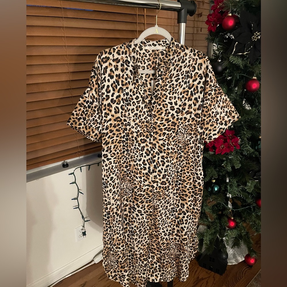Lady rawr rawr! Cheetah or leopard type dress